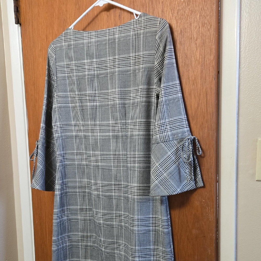 H&M Gray Plaid Long Sleeve Dress
